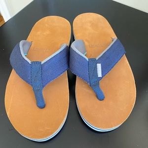 **NWOT**Hari Mari Mens Scouts Flip Flops.